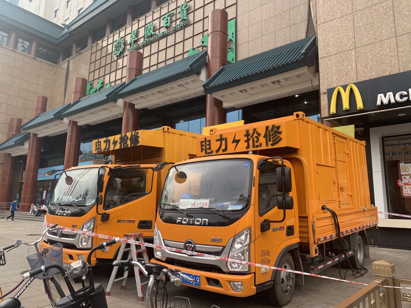 北京靜音發(fā)電車出租，400kw發(fā)電車出租