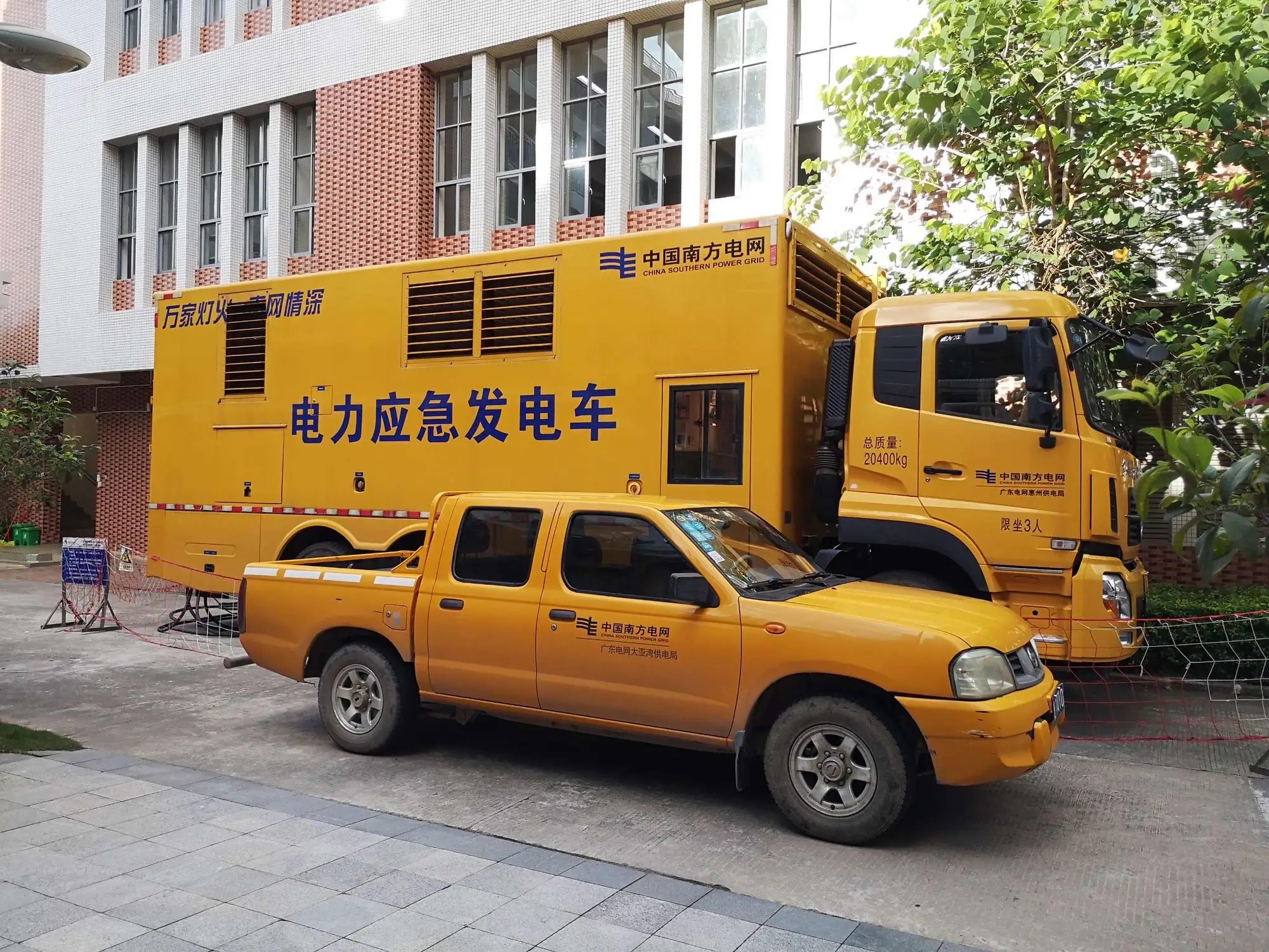 發(fā)電機(jī)出租專(zhuān)業(yè)團(tuán)隊(duì)，柴油發(fā)電機(jī)組租賃